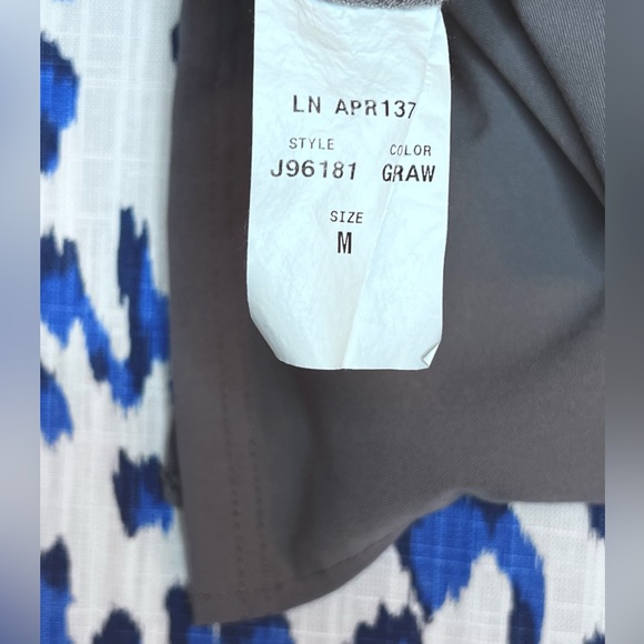 JAANUU 3 POCKET V NECK TOP, SIZE MEDIUM, GRAY - Picture 5 of 5